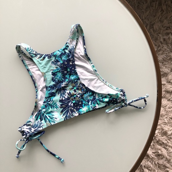 Swim Top 🦋 - Picture 2 of 7